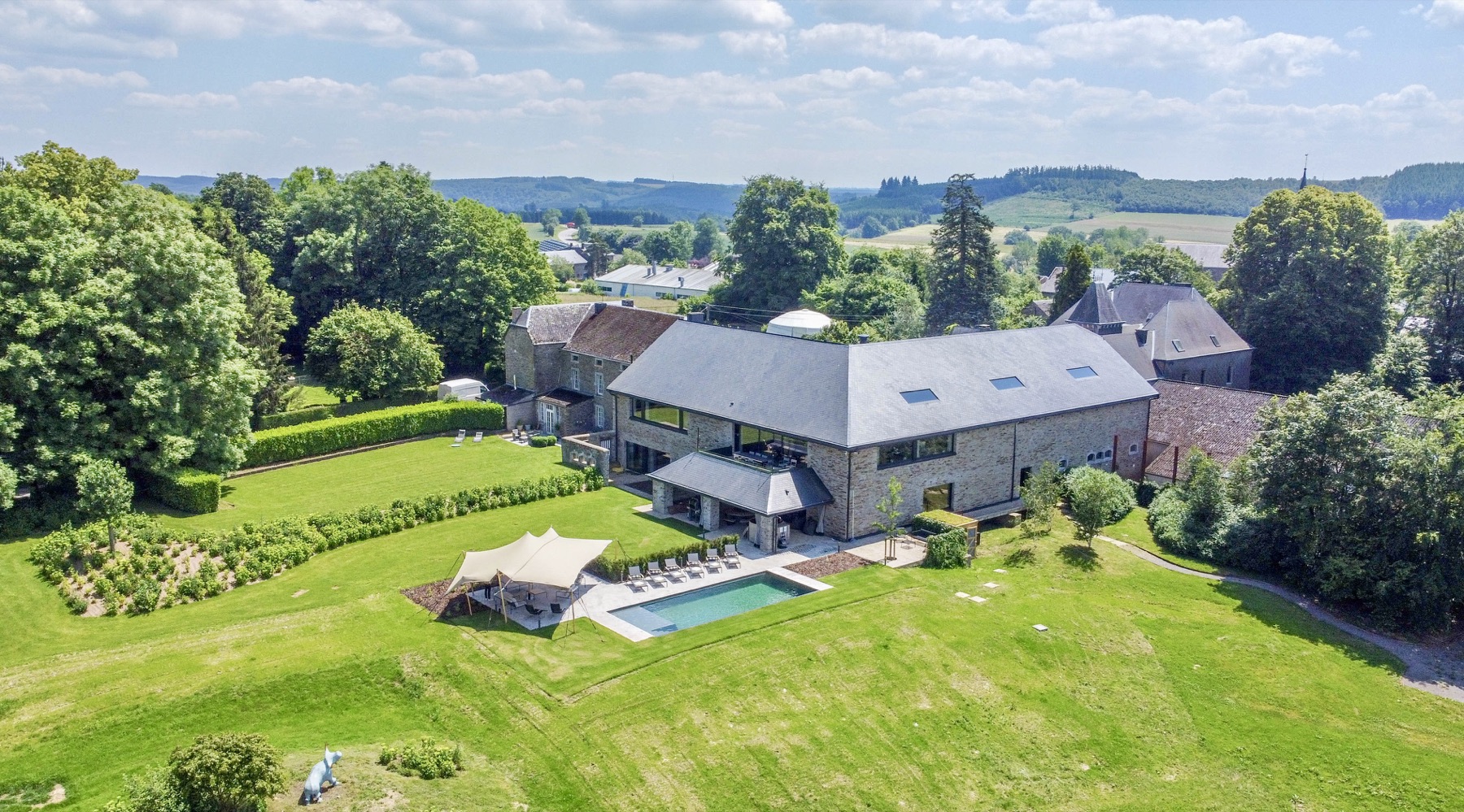 La Grange, garden and pool seen from above